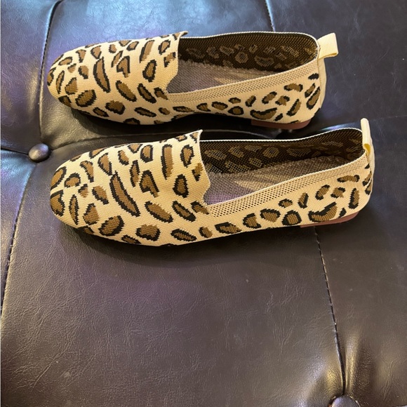 *NEW* leopard print loafers - Picture 3 of 3